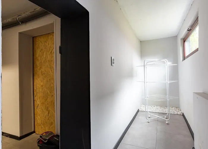 Coastal Breeze By Bookinghost Daire *